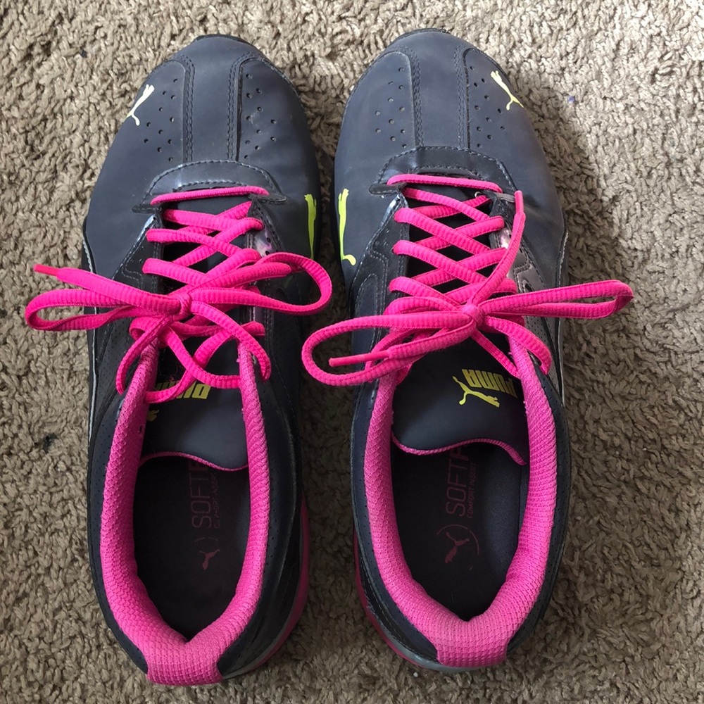 Size 9 Puma sneakers